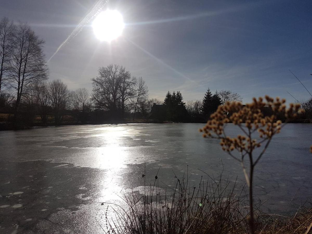 Fermette Typique Auvergnate Dans Son Ecrin D'Eau Et De Verdure Saint-Donat Exterior foto